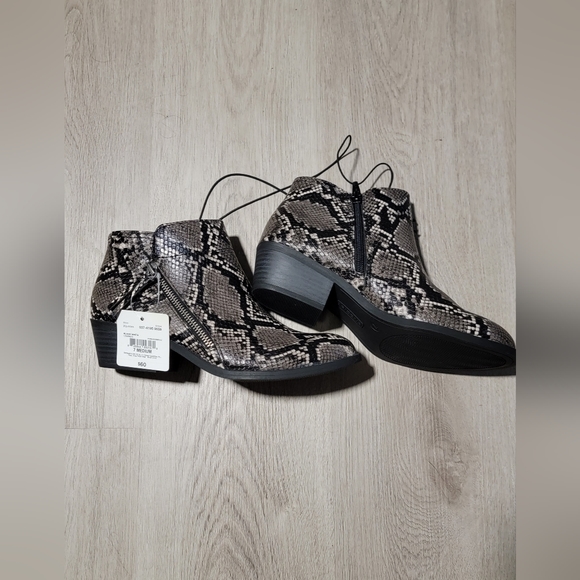 Arizona | Women's Snakesprint Low Boots - Picture 2 of 7